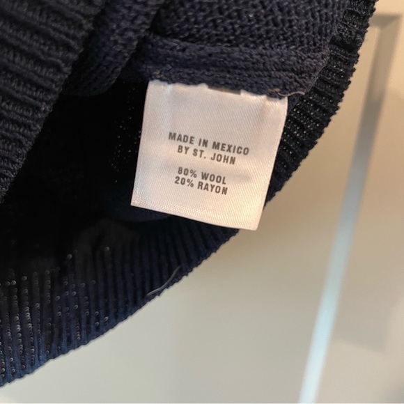 St. John Basics Size Medium Vintage Navy Blue Sleeveless Wool Tank Ribbed Hem - Picture 4 of 5